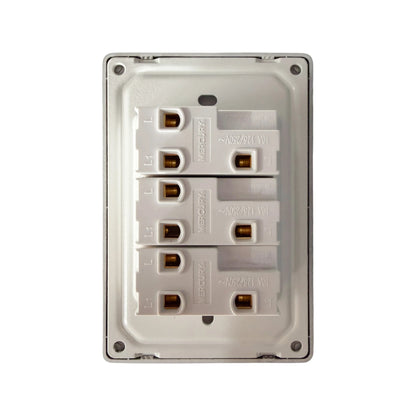 Interruptor Triple Línea Infinity Black